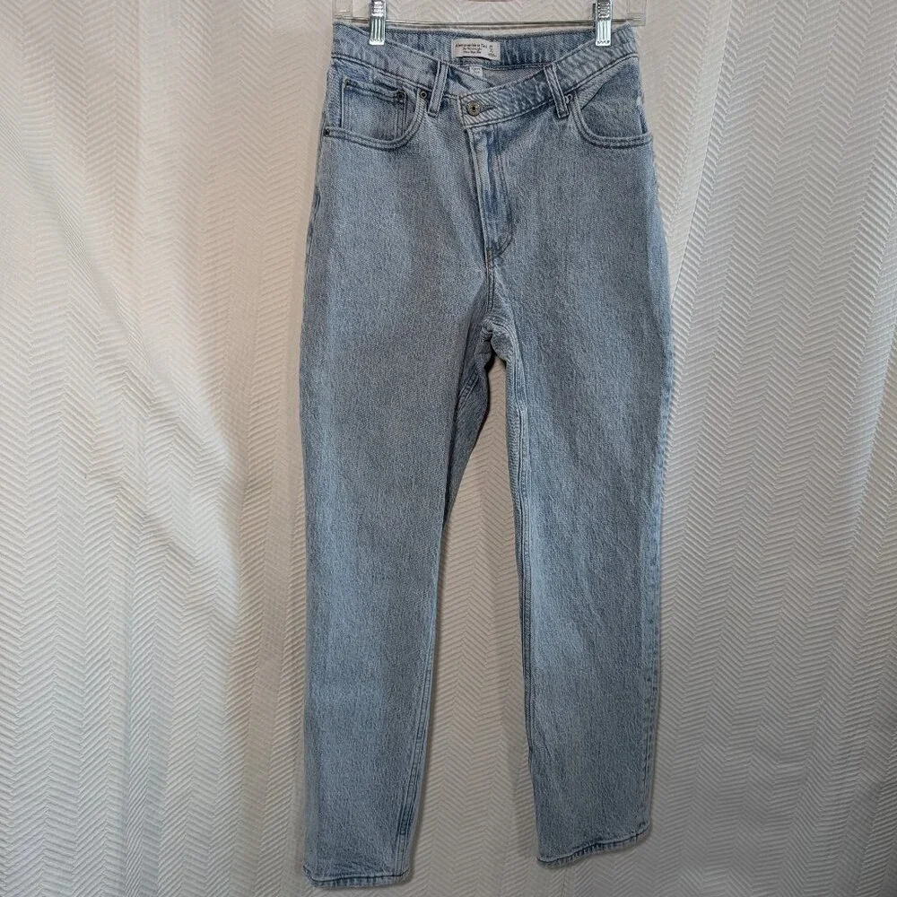 Abercrombie & Fitch Light Wash High-Rise Straight Jeans - Picture 2 of 9